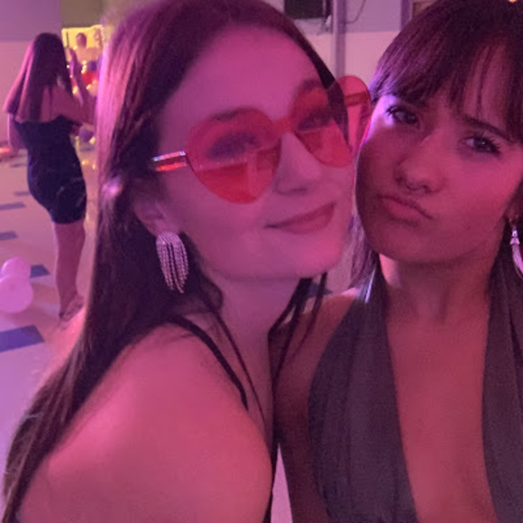 Meet your Posher, Cenora - Picture 1 of 4